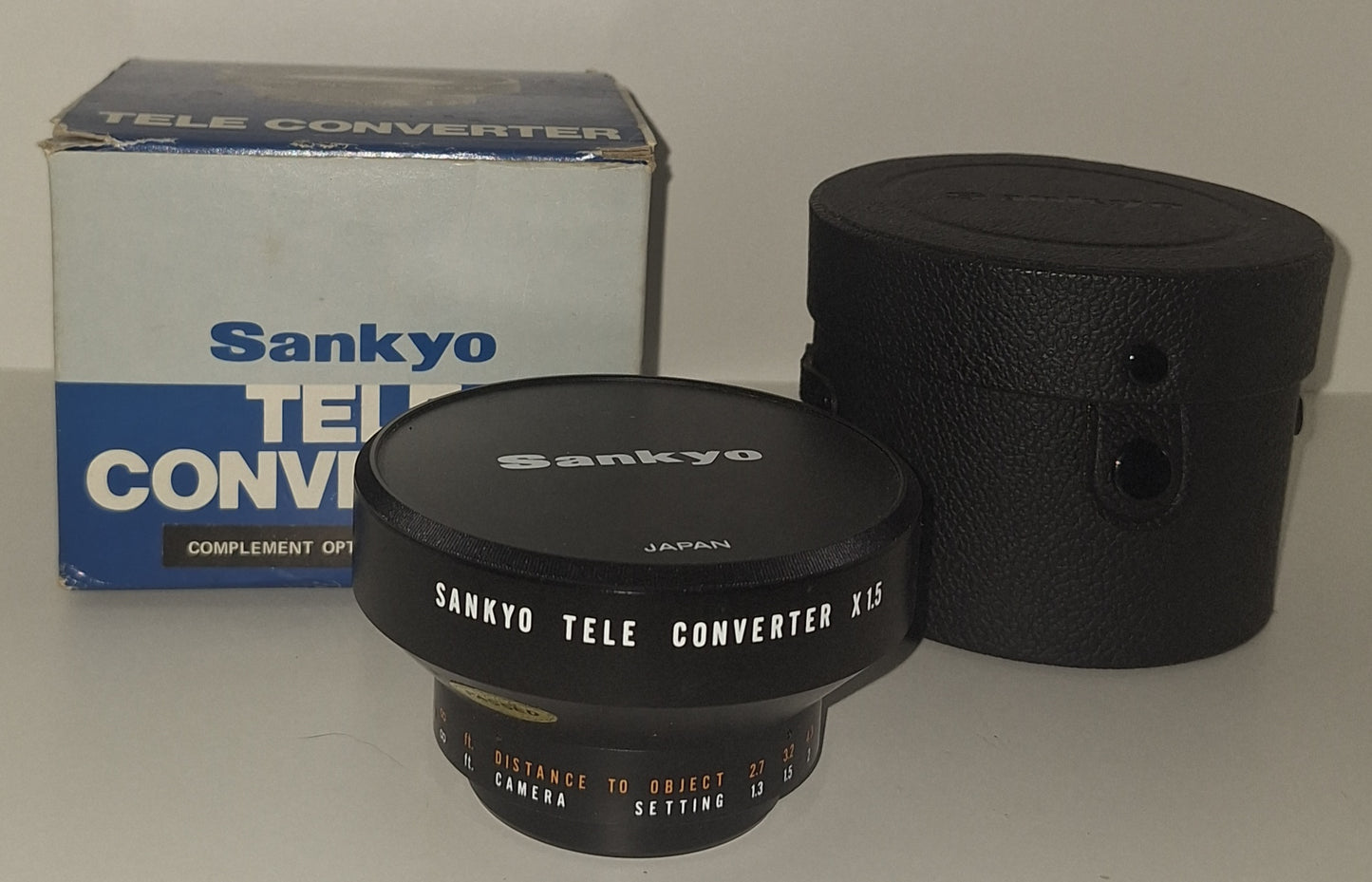 Caméra sankyo vintage avec accessoires