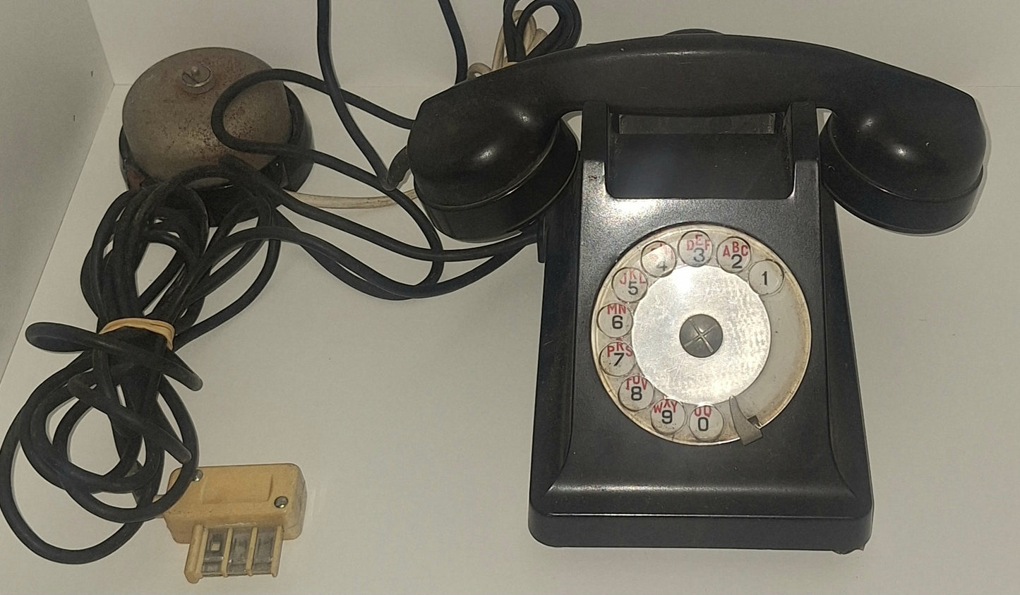 Téléphone fixe en bakélite noir
