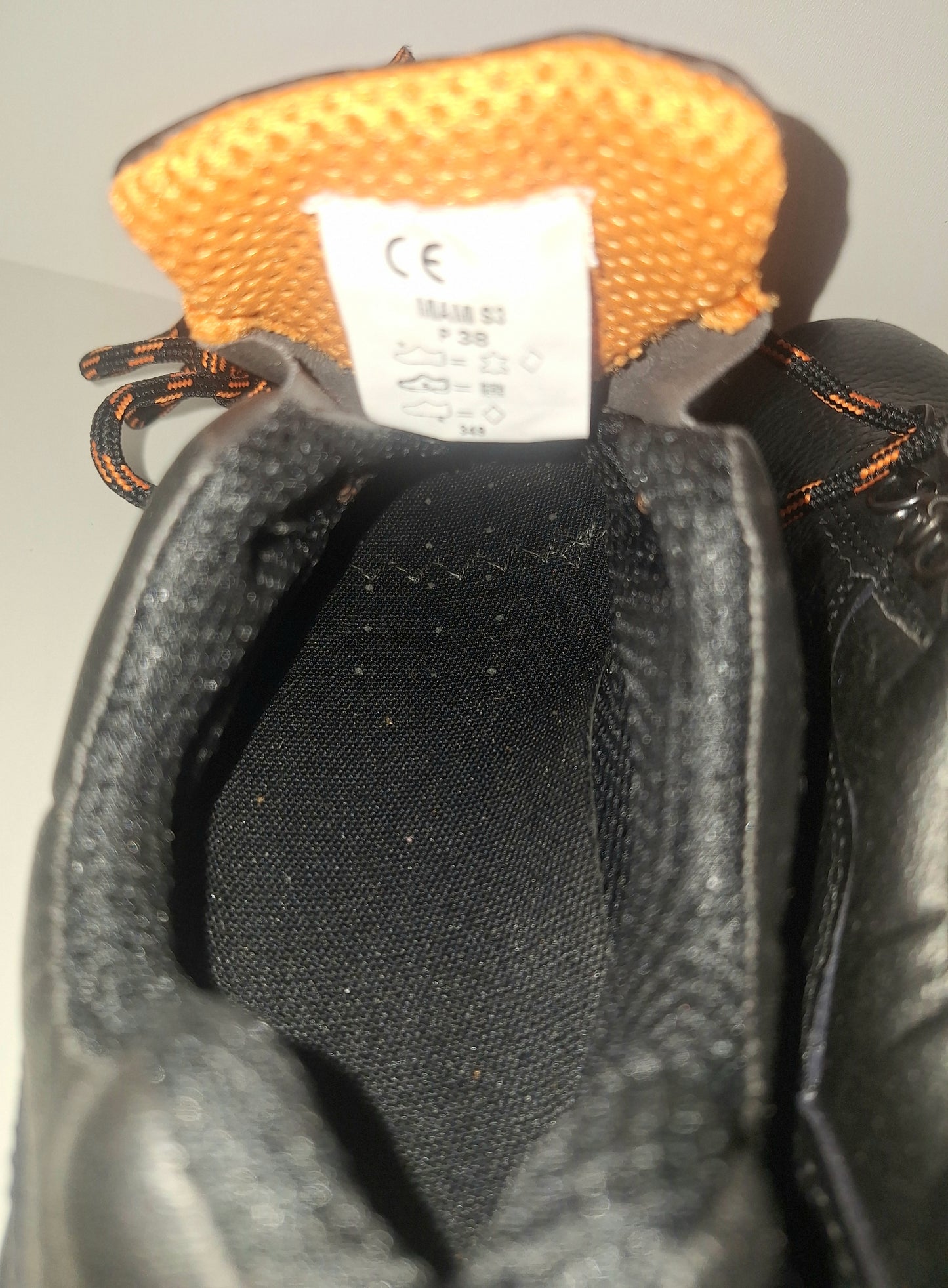 chaussure de securité taille 38 (neuf)