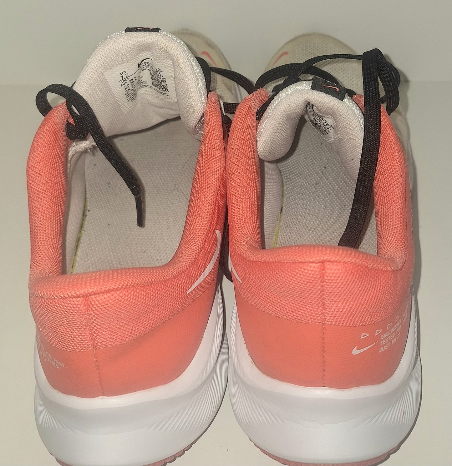basket de sport nike pour femme taille 38